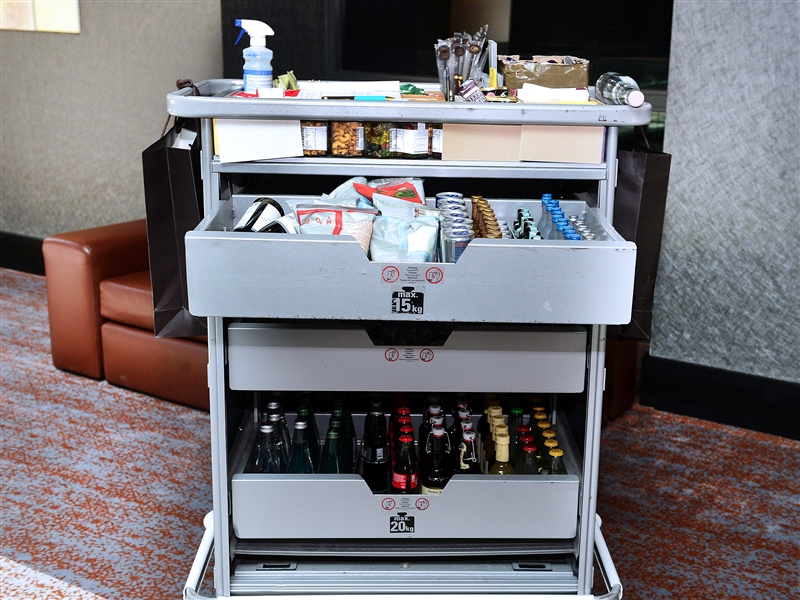 Wagen zum Auffüllen der Minibar