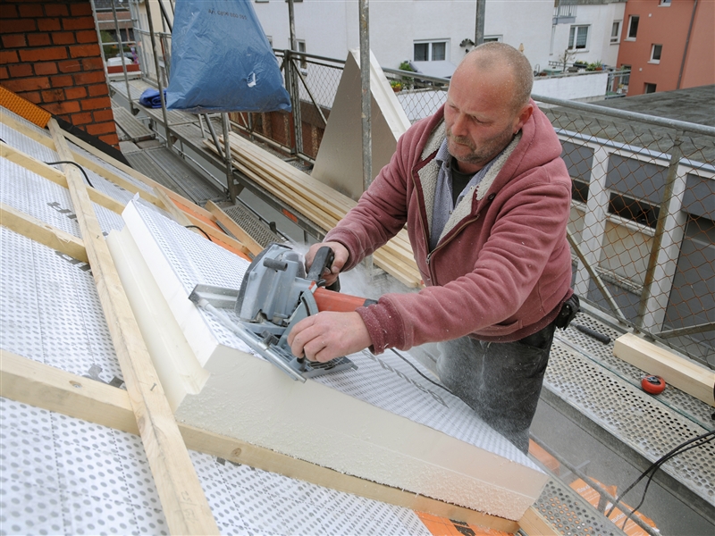 Dämmplatten mit der Handkreissäge zurechtschneiden