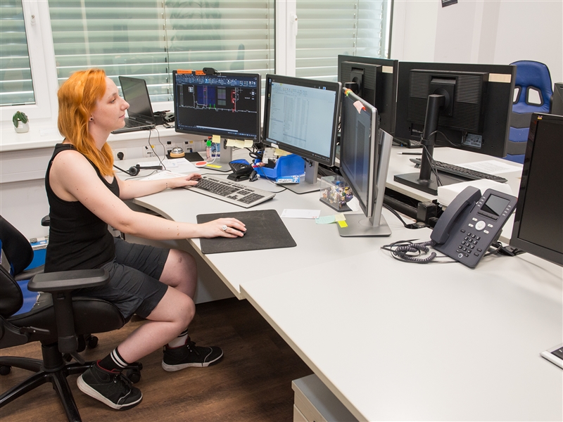 Im Büro veranstaltungstechnische Systeme und Abläufe planen