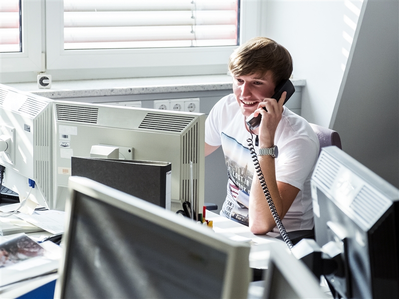 Eine Kundenanfrage zum Status einer Bestellung beantworten