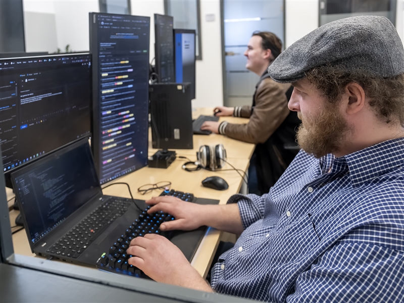 Mit Auftraggebern von Anwendungsprojekten korrespondieren