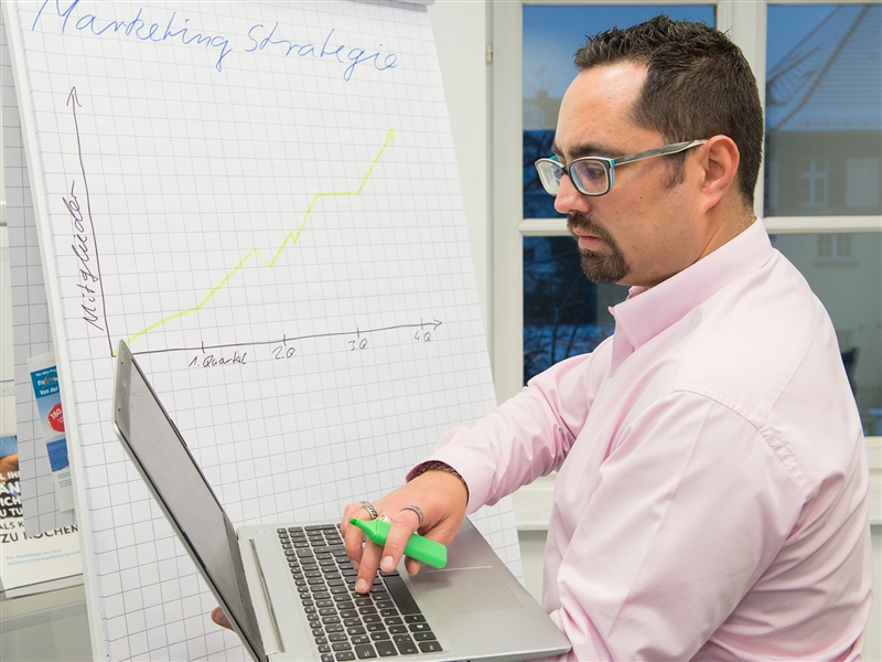 Eine Schulung für das Kundenberatungsteam vorbereiten