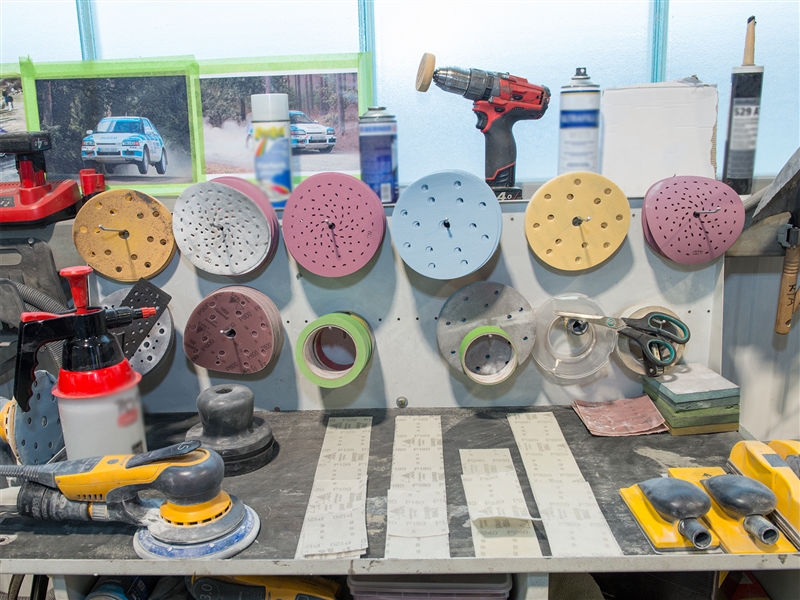 Schleifmittel und Schleifwerkzeug