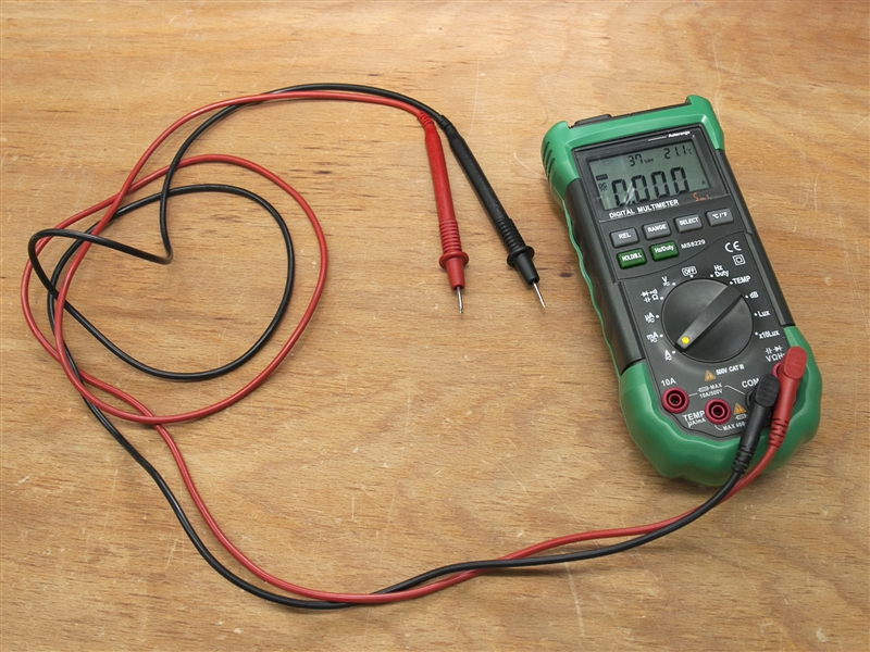 Multimeter zum Messen verschiedener elektrischer Parameter