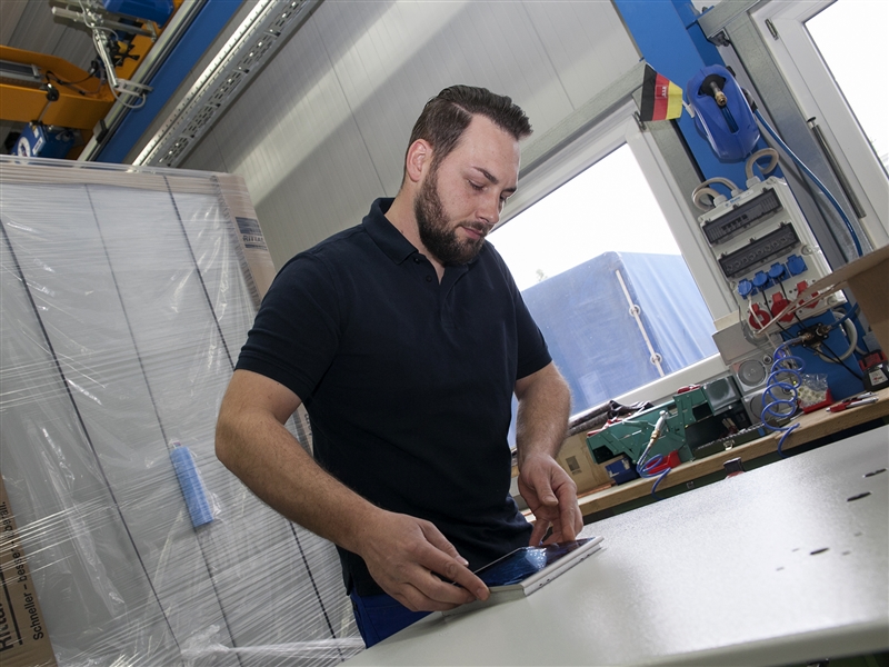 Touch-Panel zur Schaltschrankbedienung einbauen