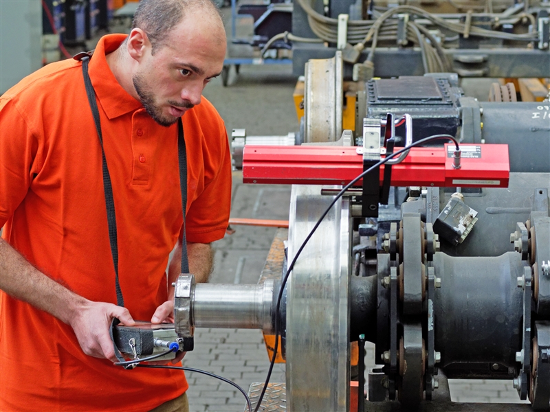 Mit dem Lasermessgerät den Verschleiß von Radscheiben prüfen