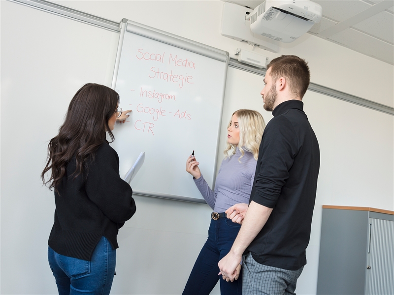 Geeignete Social-Media-Kanäle zur Kundenansprache auswählen