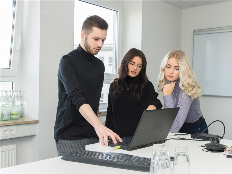 Eine Präsentation zur Gewinnung eines Kundenauftrags ausarbeiten