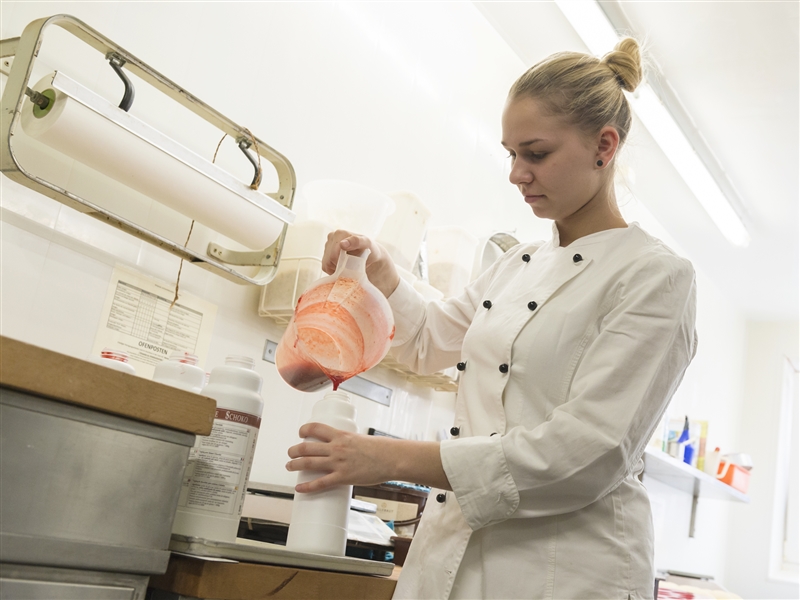 Erdbeersoße für Eisbecher ansetzen