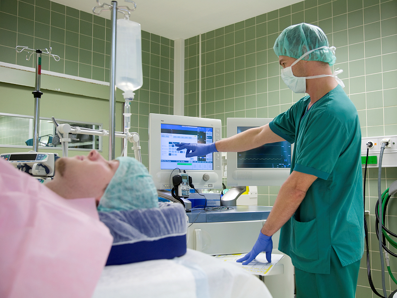 Einrichten des Beatmungsgeräts vor der Operation