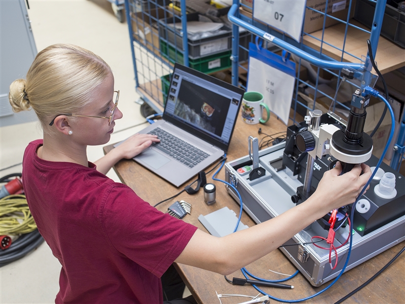 Die Crimpverbindungen von Kabeln überprüfen