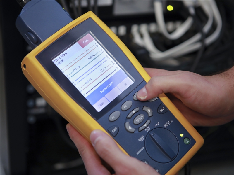 Messgerät zur Überprüfung von Netzwerkstrecken