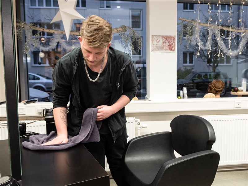 Sauberkeit und Salonhygiene sicherstellen